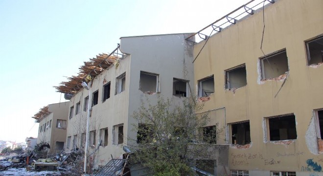 Aziziye Araştırma Hastanesinin yıkımına başlandı