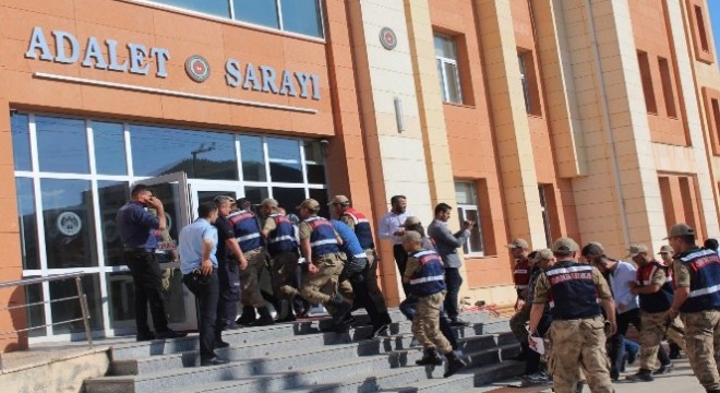 FETÖ den ihraç 5 polis için gözaltı kararı