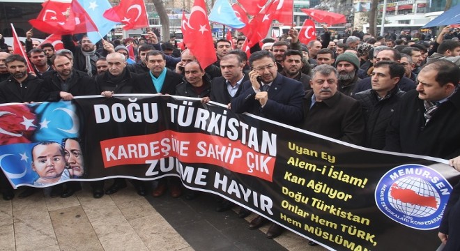 Gakkoşlar Doğu Türkistan daki Çin zulmünü telin etti