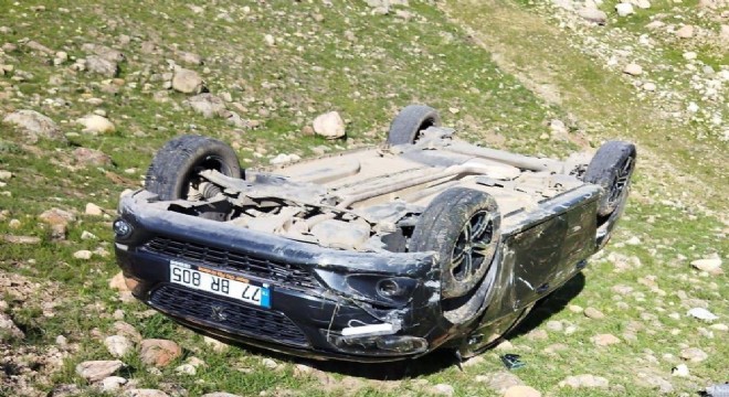 Horasan'da otomobil uçuruma yuvarlandı, 6 yaralı