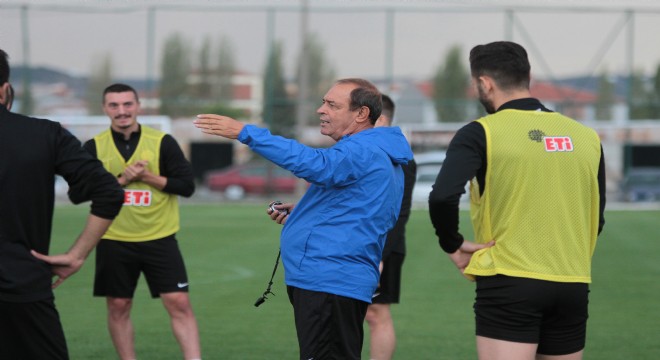 İldiz Eskişehirspor un başında ilk antrenmanına çıktı