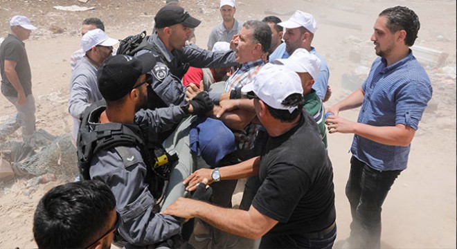 İsrail askerleri ilkokula saldırdı
