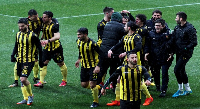 İstanbulspor lideri devirdi: 2-1