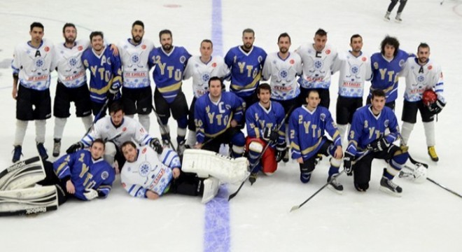 Kahramanlar anısına buz hokeyi turnuvası
