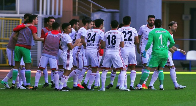 Karşılaşmaya Türk futbolcular damga vurdu