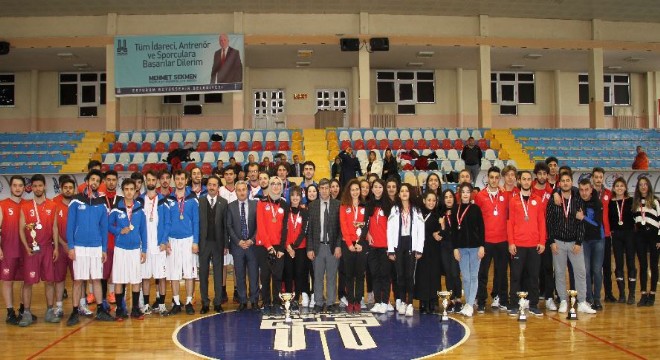 Kızlarda Erzurum erkeklerde Kayseri şampiyon