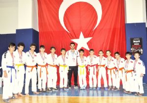 Erzurumlu 13 sporcudan 26 madalya