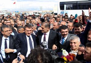 MHP adayları Erzurum a döndü