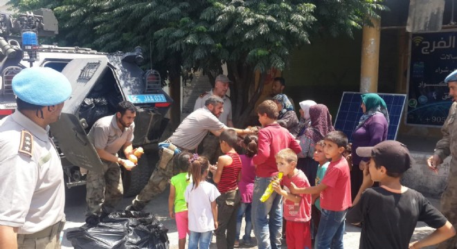 Mehmetçik Afrin de yaraları sarmaya devam ediyor