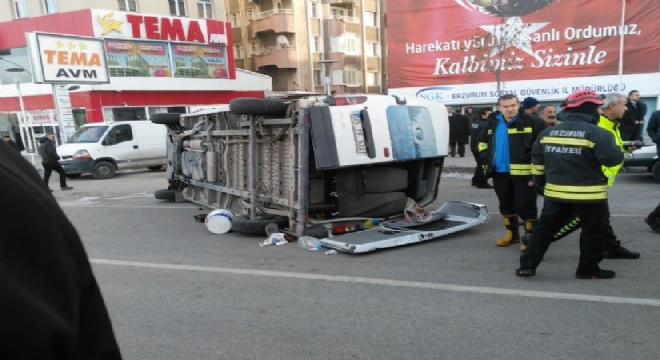 Menderes Caddesinde kaza: 5 yaralı