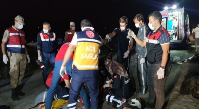 Mültecileri taşıyan minibüs kaza yaptı: 12 ölü