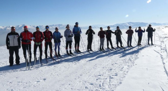 Nemrut Dağı’nda kayak sezonu açıldı