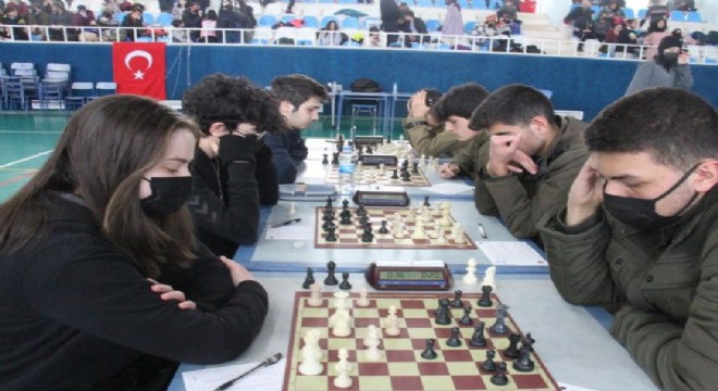Okullar satrançta yarıştı