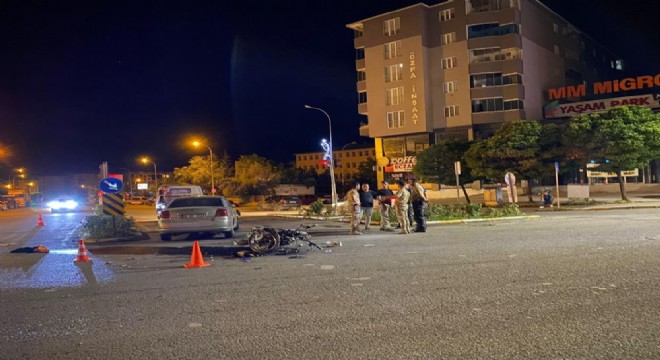 Oltu’da motosiklet otomobille çarpıştı: 1 ölü