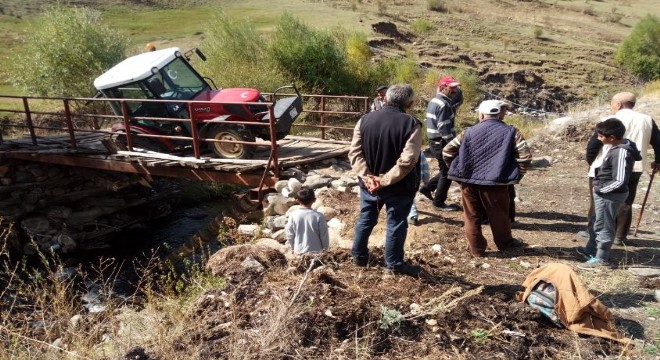 Oltu’da traktör kazası