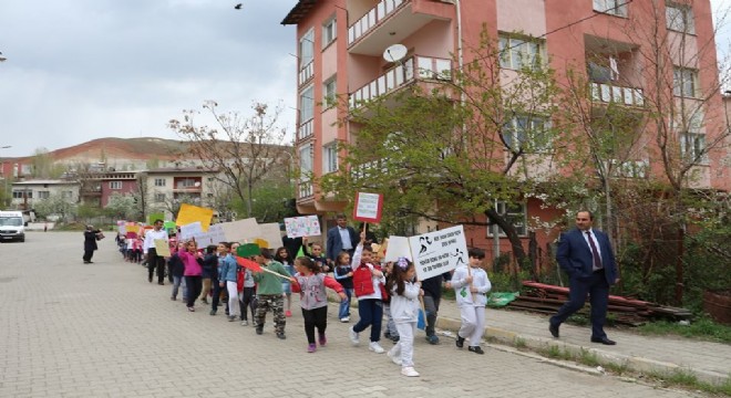 Oltulu öğrenciler Sağlık için yürüdüler