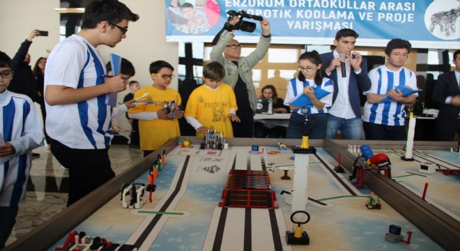 Ortaokul öğrencileri robotlarını yarıştırdı