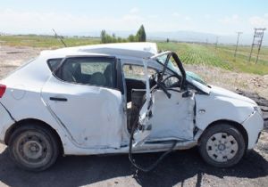 Epsemce kavşağında Trafik kazası: 6 yaralı