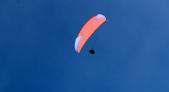 Palandöken’de yamaç paraşütü heyecanı