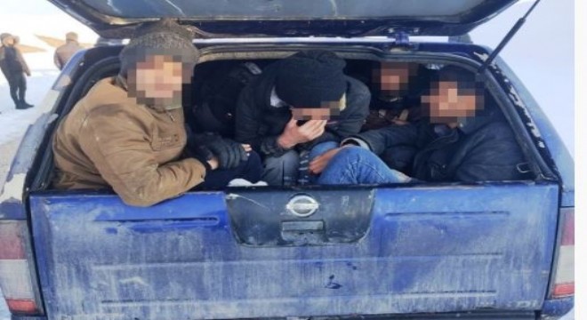 Polisten kaçan kamyonette 18 kaçak göçmen çıktı