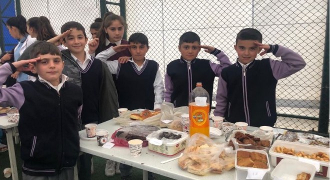 Şehit okulundan Mehmetçiğe asker selamı