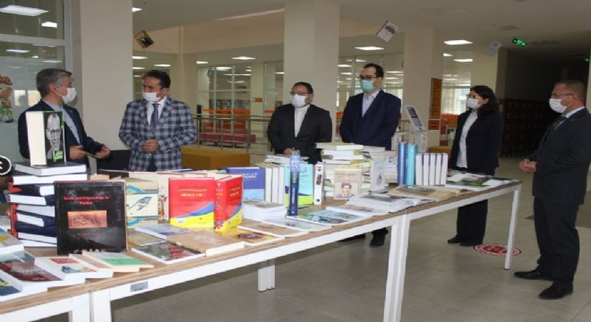 Sultanzadeh Halk Kütüphanesi ne kitap bağışladı