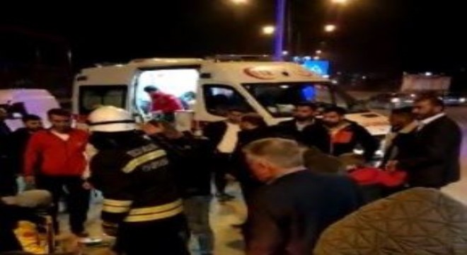 Tortum yolunda trafik kazası: 4 yaralı