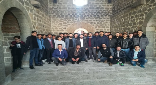 TÜGVA dan üniversiteli gençlere Erzurum gezisi