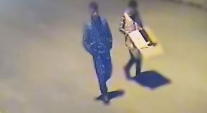Turistin tabletini çalan hırsızlar kameralara yakalandı