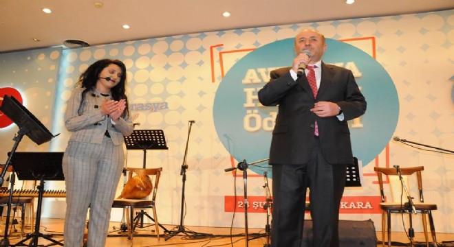 Vali Azizoğlu na Avrasya Hizmet Ödülü
