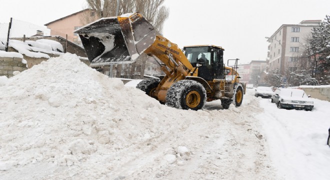 Yakutiye’nin bin 600 sokağında kar mesaisi