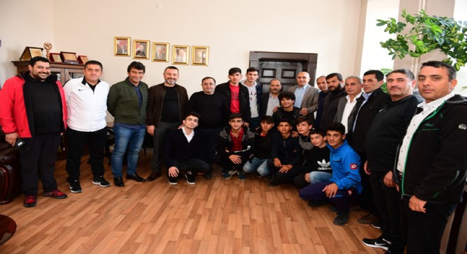 Yakutiyespor dan Erzurumspor a destek