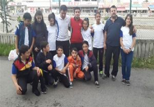 Erzurumlu badmintoncular madalya peşinde