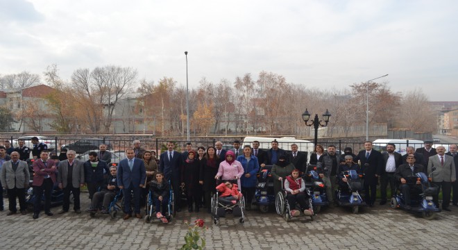 gurbetçilerden engellilere tekerlekli sandalye desteği