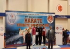 Karateciler 4 madalya ile döndü
