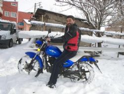 Kar üstünde motorsikletli ulaşım