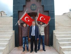 Türk bayrağı yakan şerefsizlere tepki