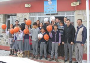 Büyükşehir’den okullara sportif destek