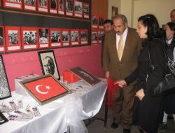 Atatürk  sergisi beğeni topladı
