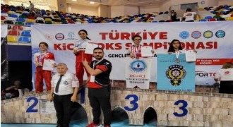 Aktürk Kickboks'da 4. kez Türkiye şampiyonu oldu