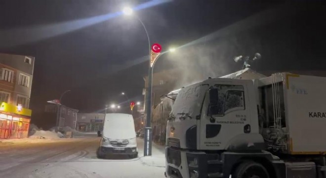 Karayazı’da kar ve tip etkili oldu