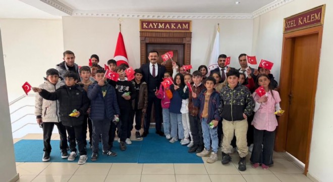 Karayazı sevdiği Kaymakamı Titiz’e veda ediyor