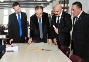 Altıparmak, ‘Şarkın Sesi’ni ilgiyle inceledi