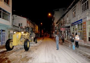 Aziziye kar ekipleri 24 saat iş başında