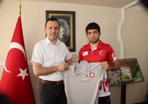 Kaymakam Zengin Gör’ü ödüllendirdi