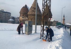 ‘Bir Kap Yemek Bir Kalp Sevgi’