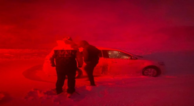 AFAD ekipleri mahsur kalan vatandaşlara ulaştı