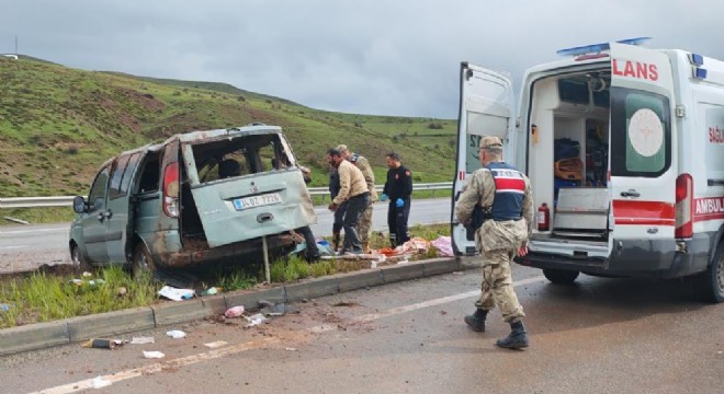 Aşkale Tepebaşı'nda trafik kazası: 7 yaralı