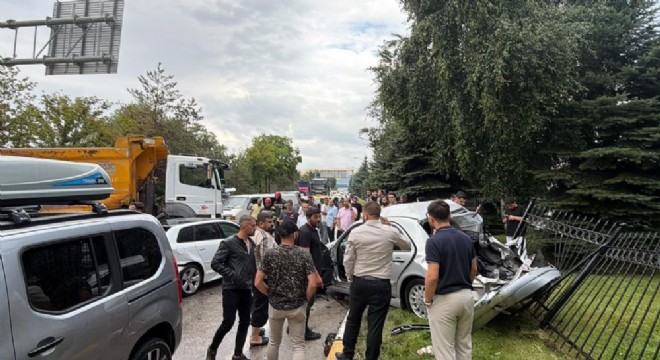 Atatürk Üniversitesi Kavşağı'nda zincirleme kaza: 5 yaralı