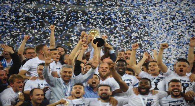 BŞB. Erzurumspor kupayı kaldırdı